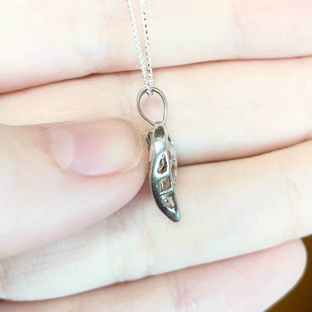 10k Diamond paved 0.15 carat solid white gold open heart eternity pendan… - Picture 7 of 9